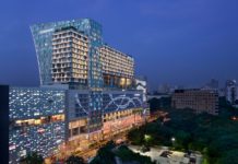 Hotel Jen Orchardgateway makes it possible to leave boring behind Hotel Jen Orchardgateway at night