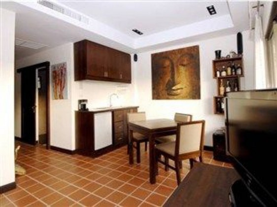 Beautiful and spacious 1 bedroom condo for sale located near the beautiful Surin beach in Phuket. Thailand-Property.com