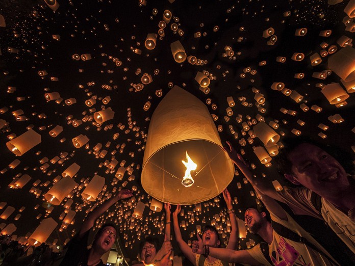 Loy-Krathong-Chiang-Mai CHIANGMAI, THAILAND - OCTOBER 25:Thai people floating lamp. October 25 ,2012 in Tudongkasatarn, Chiangmai, Thailand. Tudongkasatarn is where floating lamp ceremony takes place every year.