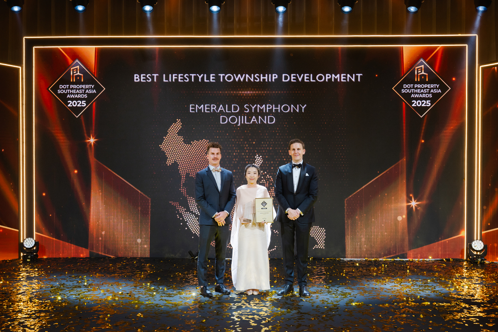 Đại diện DOJILAND nhận giải thưởng ý nghĩa tại sự kiện