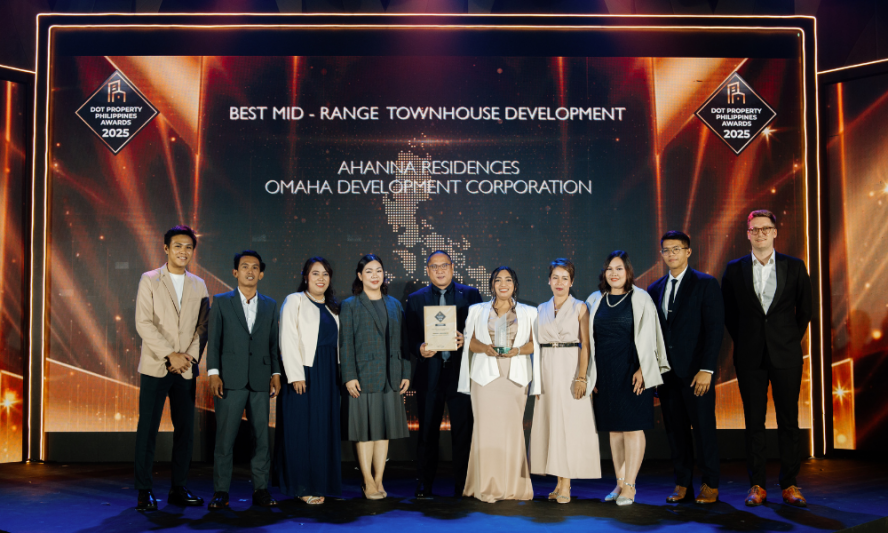 L-R: Daniel Garrido, Multimedia Artist; Robert John Maquirang, Engineer; Ludinilda Pechon, Sales and Marketing Assistant; Maggie Dela Cruz, HR Assistant; Luis Eduardo Rafael Cudala, Senior Purchasing Head; Ma. Jaqueline Suni, Sales Team Lead; Jane Gutierrez, Property Manager; Gene De Guzman, Sales and Marketing Assistant; Jose Vicente Alcober, Architect; and Mart Polman, Lamudi CEO