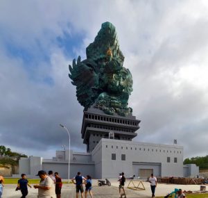 Garuda Wisnu Kencana statue